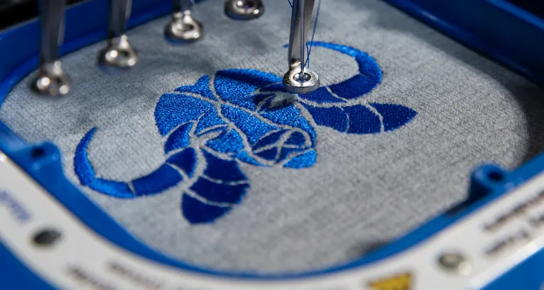 Broderie sur sweatshirt