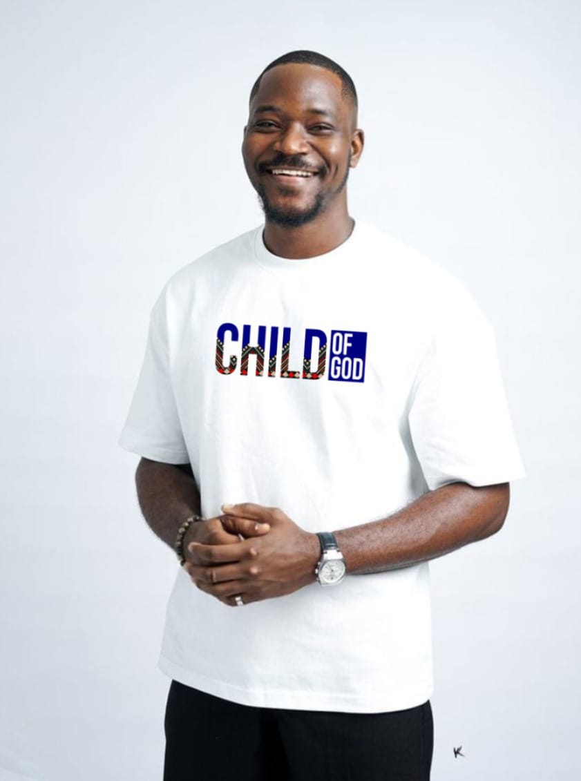 T-shirt Child of God blanc porté